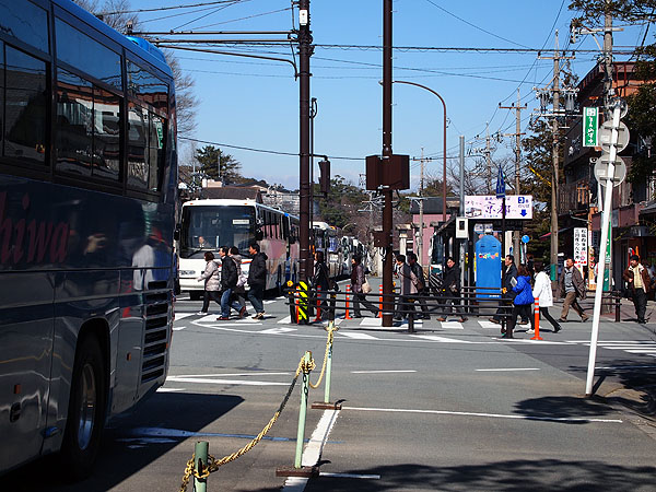 伊勢神宮前の大型バスの大渋滞